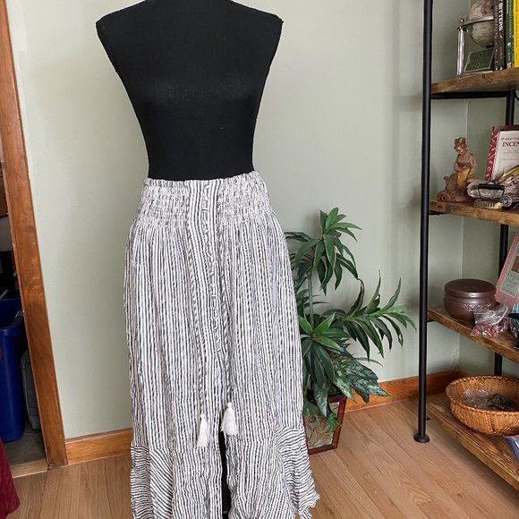 NEW AMERICAN EAGLE SKIRT - Picture 2 of 4